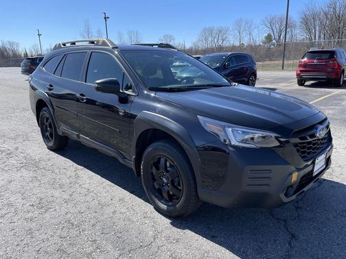 Crystal Black Silica 2023 Subaru Outback Wilderness