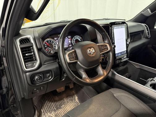 Diamond Black Crystal Pearlcoat 2021 RAM 1500 Big Horn/Lone Star