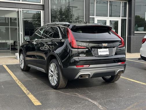 Stellar Black Metallic 2020 Cadillac XT4 Premium Luxury