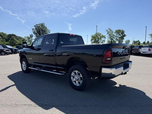 Diamond Black Crystal Pearlcoat 2026 RAM 2500 Big Horn