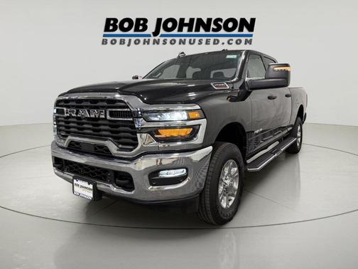 Diamond Black Crystal Pearlcoat 2026 RAM 2500 Big Horn Crew Cab 4x4 6'4' Box