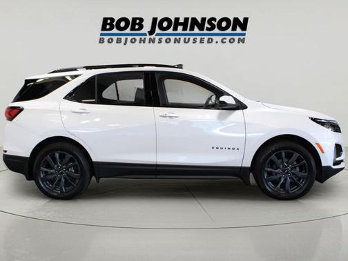 Iridescent Pearl Tricoat 2024 Chevrolet Equinox RS