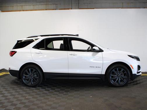 Iridescent Pearl Tricoat 2024 Chevrolet Equinox RS
