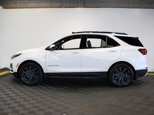 Iridescent Pearl Tricoat 2024 Chevrolet Equinox RS