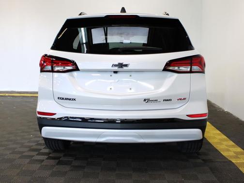 Iridescent Pearl Tricoat 2024 Chevrolet Equinox RS
