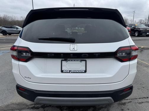 Platinum White Pearl 2023 Honda Pilot AWD EX-L 7 Passenger