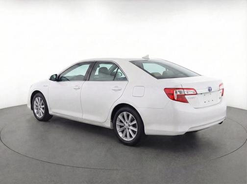 Super White 2013 Toyota Camry Hybrid LE