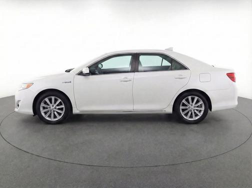 Super White 2013 Toyota Camry Hybrid LE
