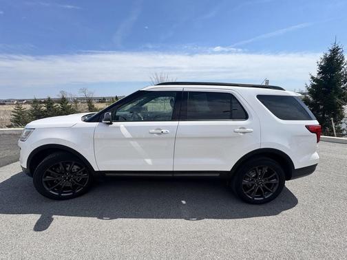 White Platinum Metallic Tri-Coat 2018 Ford Explorer XLT