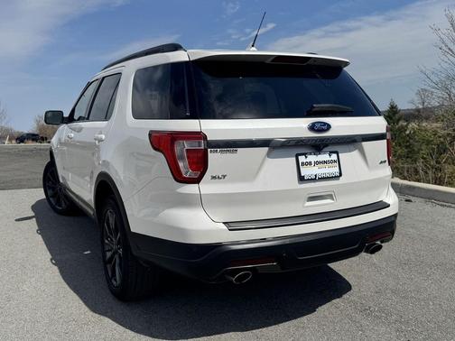 White Platinum Metallic Tri-Coat 2018 Ford Explorer XLT