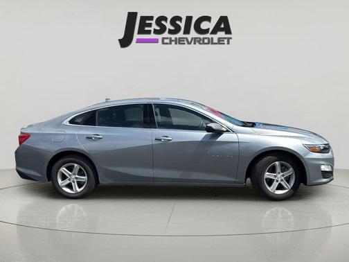 Sterling Gray Metallic 2024 Chevrolet Malibu FWD 1LT