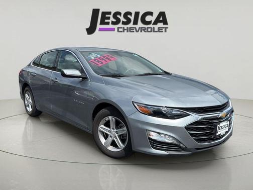 Sterling Gray Metallic 2024 Chevrolet Malibu FWD 1LT
