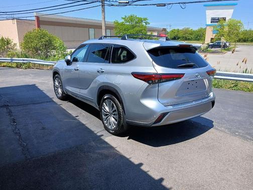 Celestial Silver Metallic 2023 Toyota Highlander Platinum