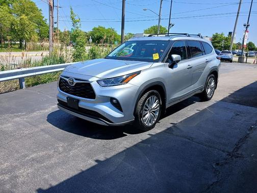 Celestial Silver Metallic 2023 Toyota Highlander Platinum