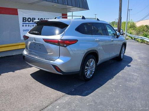 Celestial Silver Metallic 2023 Toyota Highlander Platinum