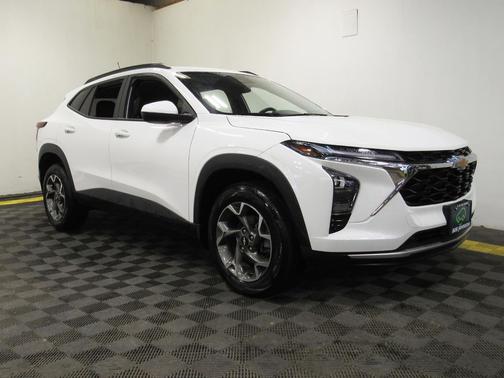 Summit White 2025 Chevrolet Trax LT