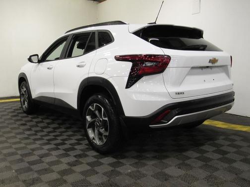 Summit White 2025 Chevrolet Trax LT