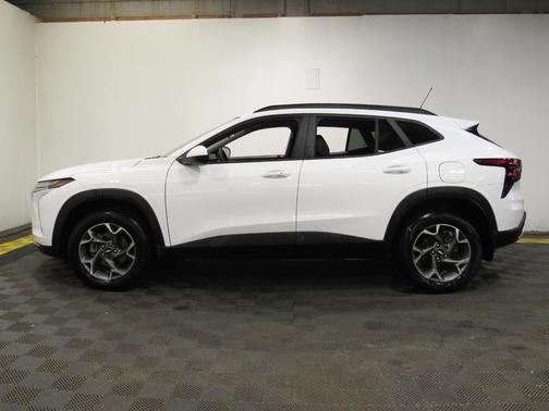 Summit White 2025 Chevrolet Trax LT