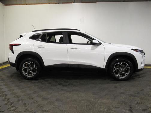 Summit White 2025 Chevrolet Trax LT