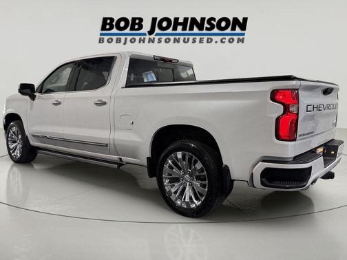 Iridescent Pearl Tricoat 2023 Chevrolet Silverado 1500 High Country