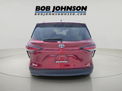 2021 Toyota Sienna XLE 8 Passenger