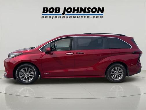 2021 Toyota Sienna XLE 8 Passenger