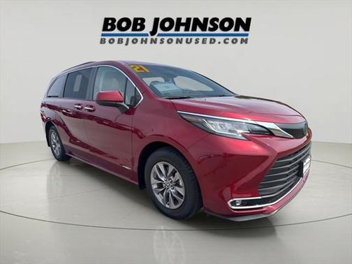 2021 Toyota Sienna XLE 8 Passenger