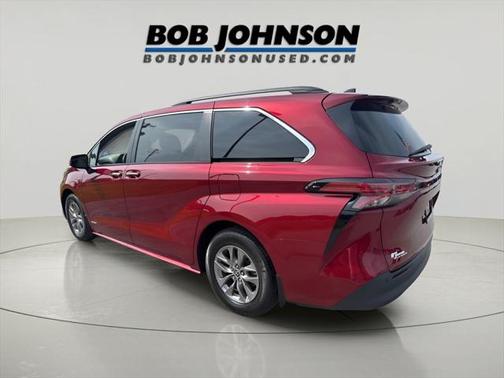 2021 Toyota Sienna XLE 8 Passenger
