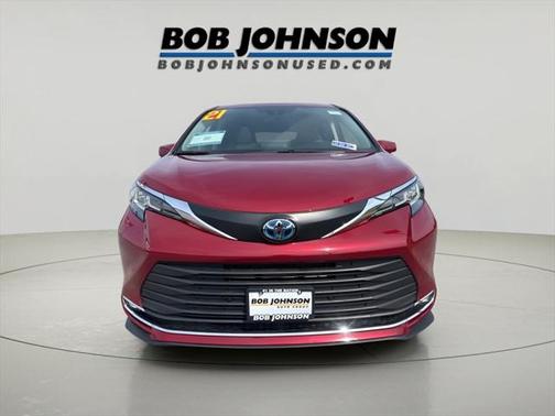 2021 Toyota Sienna XLE 8 Passenger