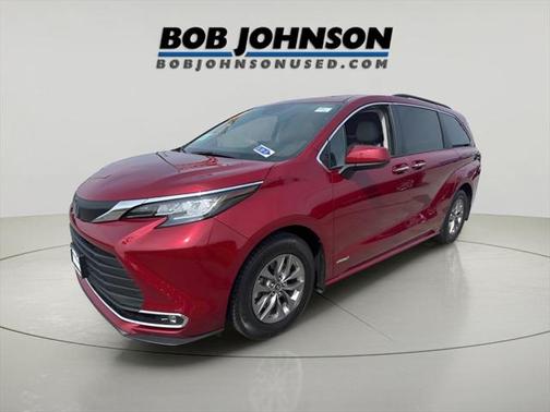 2021 Toyota Sienna XLE 8 Passenger