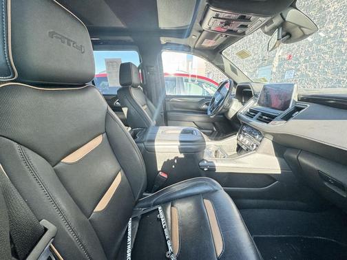 Onyx Black 2023 GMC Yukon 4WD AT4