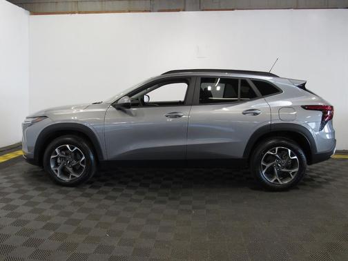 Sterling Gray Metallic 2024 Chevrolet Trax LT
