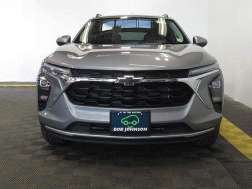 Sterling Gray Metallic 2024 Chevrolet Trax LT