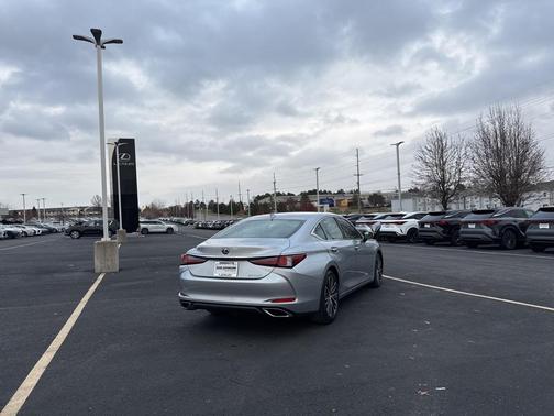 2023 Lexus ES 350 Base