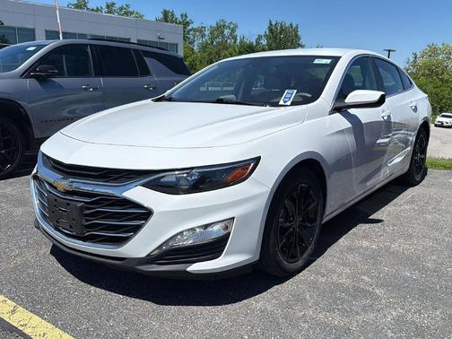 Summit White 2022 Chevrolet Malibu FWD LT