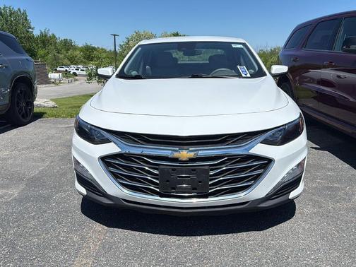 Summit White 2022 Chevrolet Malibu FWD LT