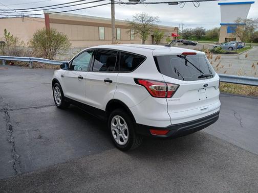 Oxford White 2017 Ford Escape S