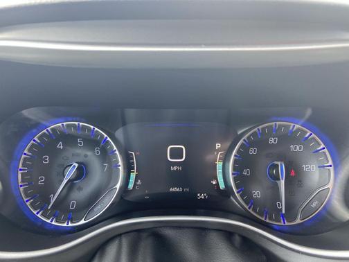 Diamond Black Crystal Pearlcoat 2024 Chrysler Pacifica Touring L