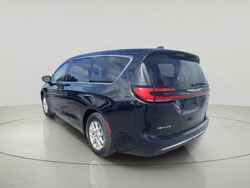 Diamond Black Crystal Pearlcoat 2024 Chrysler Pacifica Touring L