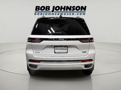 Bright White Clearcoat 2023 Jeep Grand Cherokee Summit