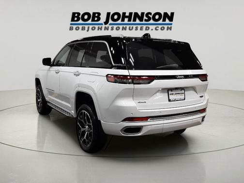 Bright White Clearcoat 2023 Jeep Grand Cherokee Summit