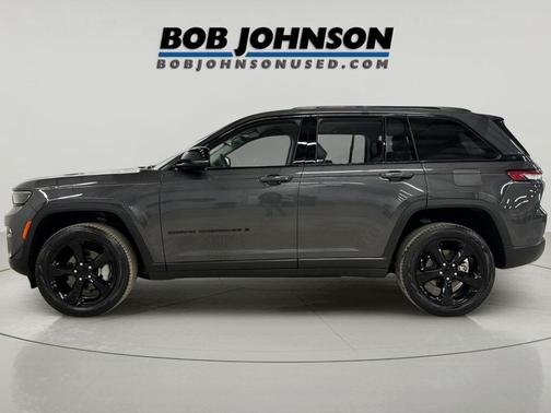 Baltic Gray Metallic Clearcoat 2023 Jeep Grand Cherokee Limited