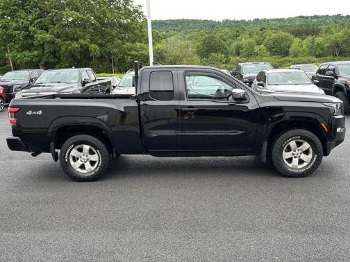 Super Black 2022 Nissan Frontier S