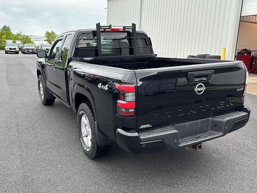 Super Black 2022 Nissan Frontier S