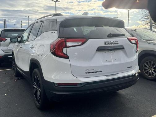 2022 GMC Terrain SLE