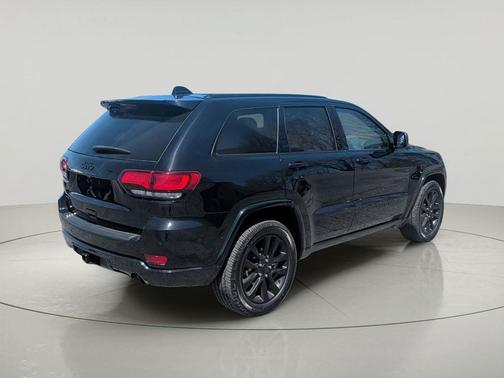 Diamond Black Crystal Pearlcoat 2019 Jeep Grand Cherokee Altitude