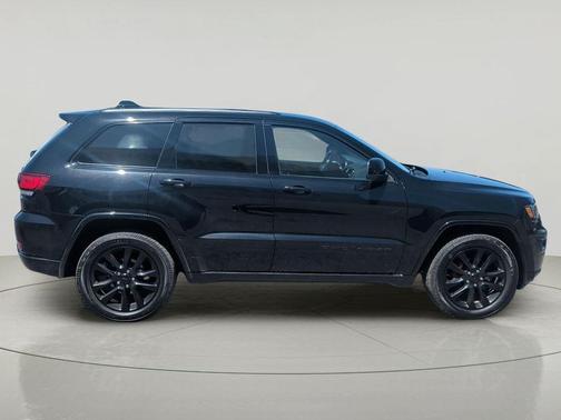 Diamond Black Crystal Pearlcoat 2019 Jeep Grand Cherokee Altitude