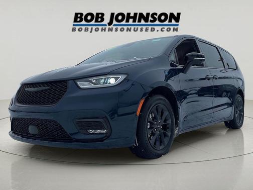 2024 Chrysler Pacifica Hybrid S Appearance Pkg