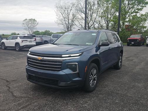 Lakeshore Blue Metallic 2025 Chevrolet Traverse LT