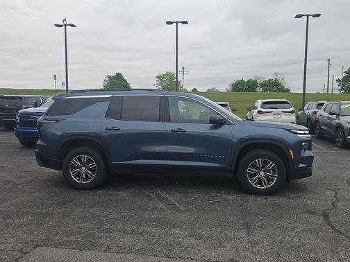 Lakeshore Blue Metallic 2025 Chevrolet Traverse LT